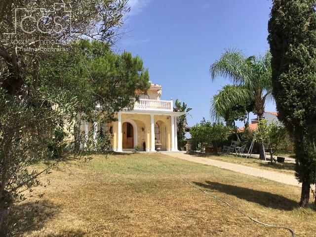Chalet de 6 habitaciones en Lepe en venta con piscina garaje - 395.000 € (Ref: 9109959)