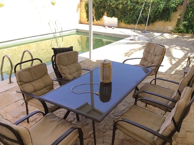 Chalet de 6 habitaciones en Lepe en venta con piscina garaje - 395.000 € (Ref: 9109959)
