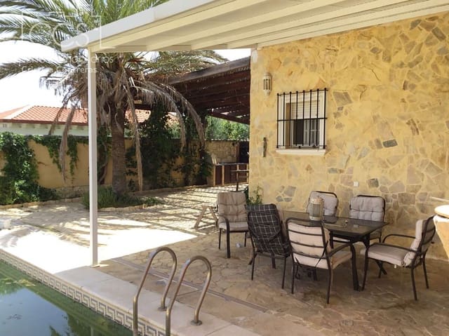 Chalet de 6 habitaciones en Lepe en venta con piscina garaje - 395.000 € (Ref: 9109959)