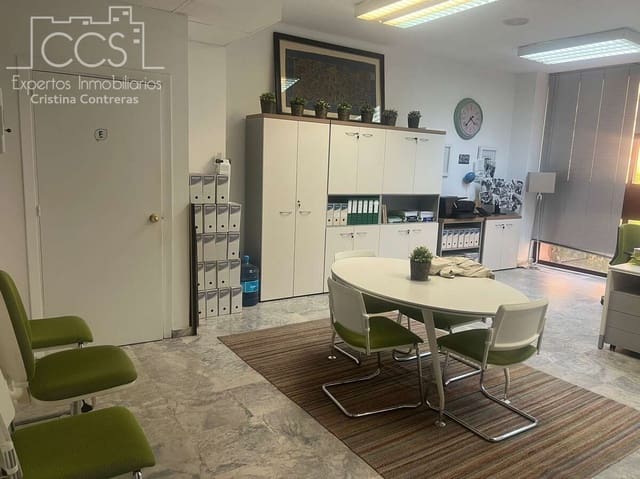 Toimisto vuokrattavana paikassa Sevilla kaupunki - 800 € (Ref: 9415415)