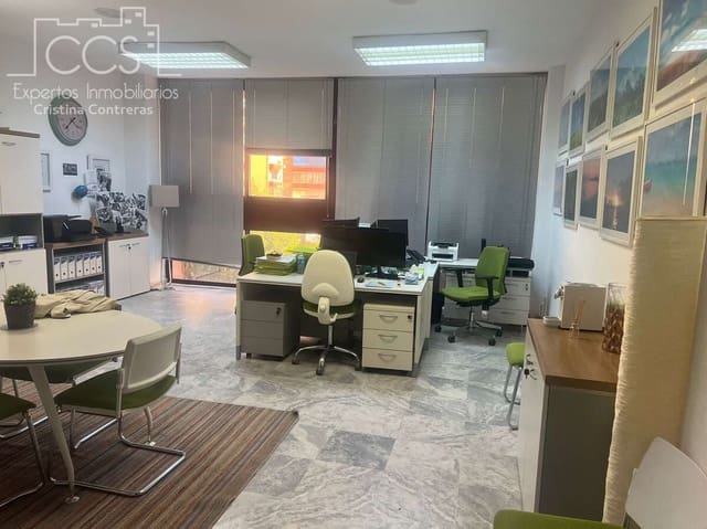 Toimisto vuokrattavana paikassa Sevilla kaupunki - 800 € (Ref: 9415415)
