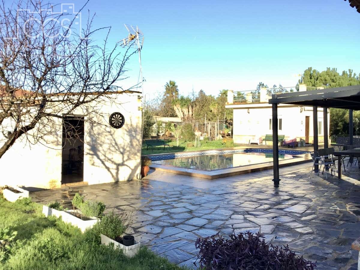 3 soveværelse Villa til salg i Carmona med swimmingpool - € 420.000 (Ref: 9542874)