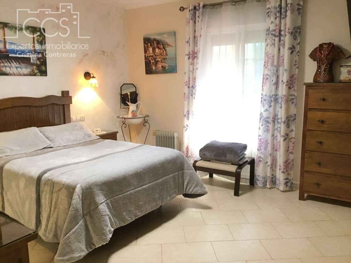 3 soveværelse Villa til salg i Carmona med swimmingpool - € 420.000 (Ref: 9542874)