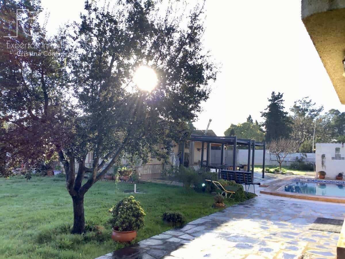 3 soveværelse Villa til salg i Carmona med swimmingpool - € 420.000 (Ref: 9542874)