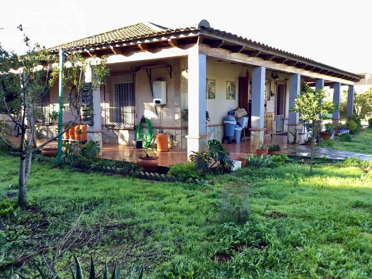 3 soveværelse Villa til salg i Carmona med swimmingpool - € 420.000 (Ref: 9542874)