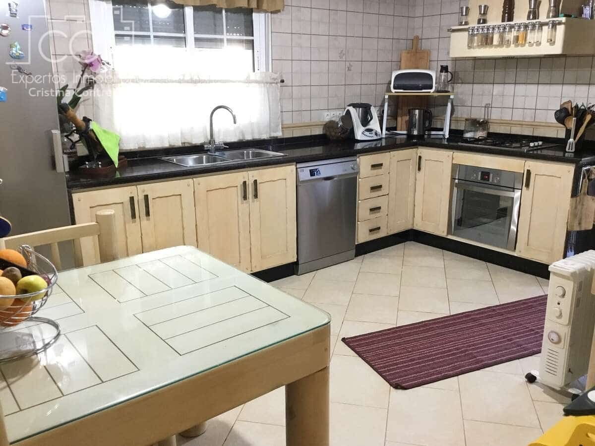 3 soveværelse Villa til salg i Carmona med swimmingpool - € 420.000 (Ref: 9542874)