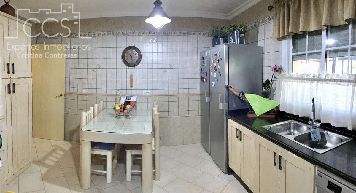 3 soveværelse Villa til salg i Carmona med swimmingpool - € 420.000 (Ref: 9542874)