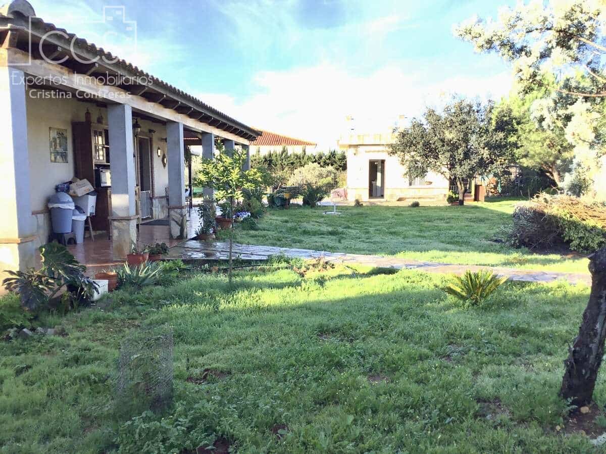 3 soveværelse Villa til salg i Carmona med swimmingpool - € 420.000 (Ref: 9542874)