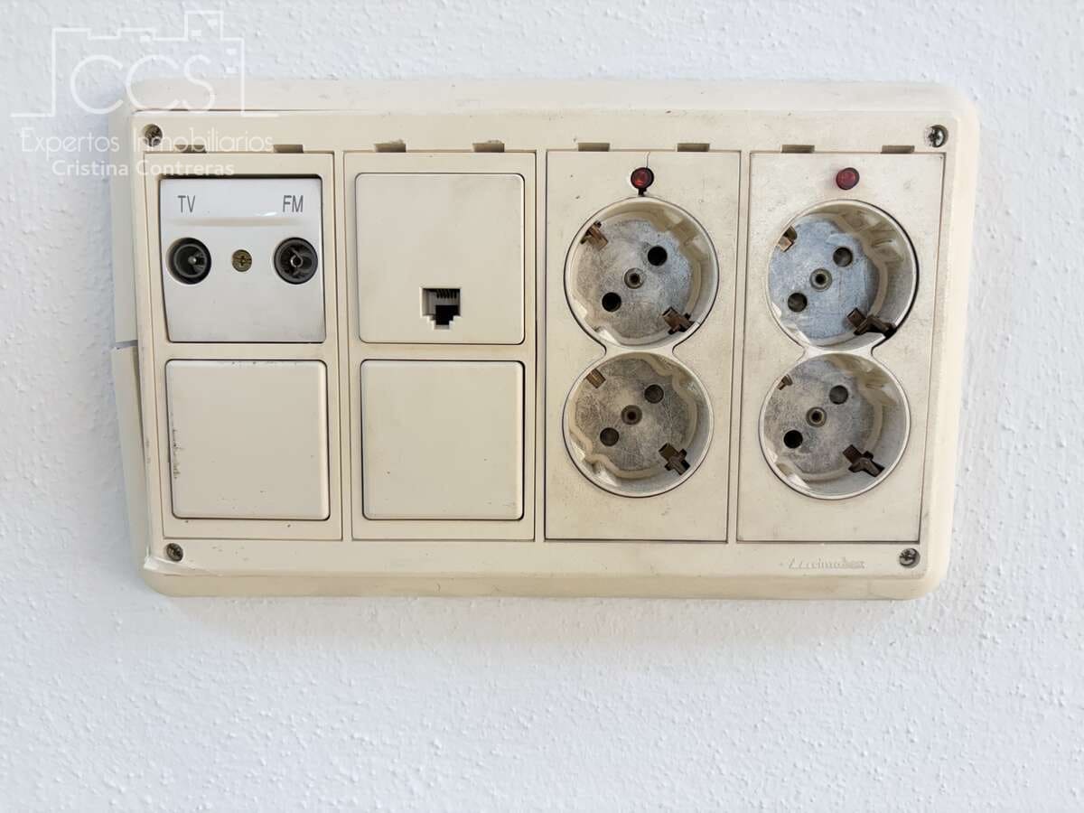 Kaupallinen vuokrattavana paikassa Almonte - 2 500 € (Ref: 9898615)