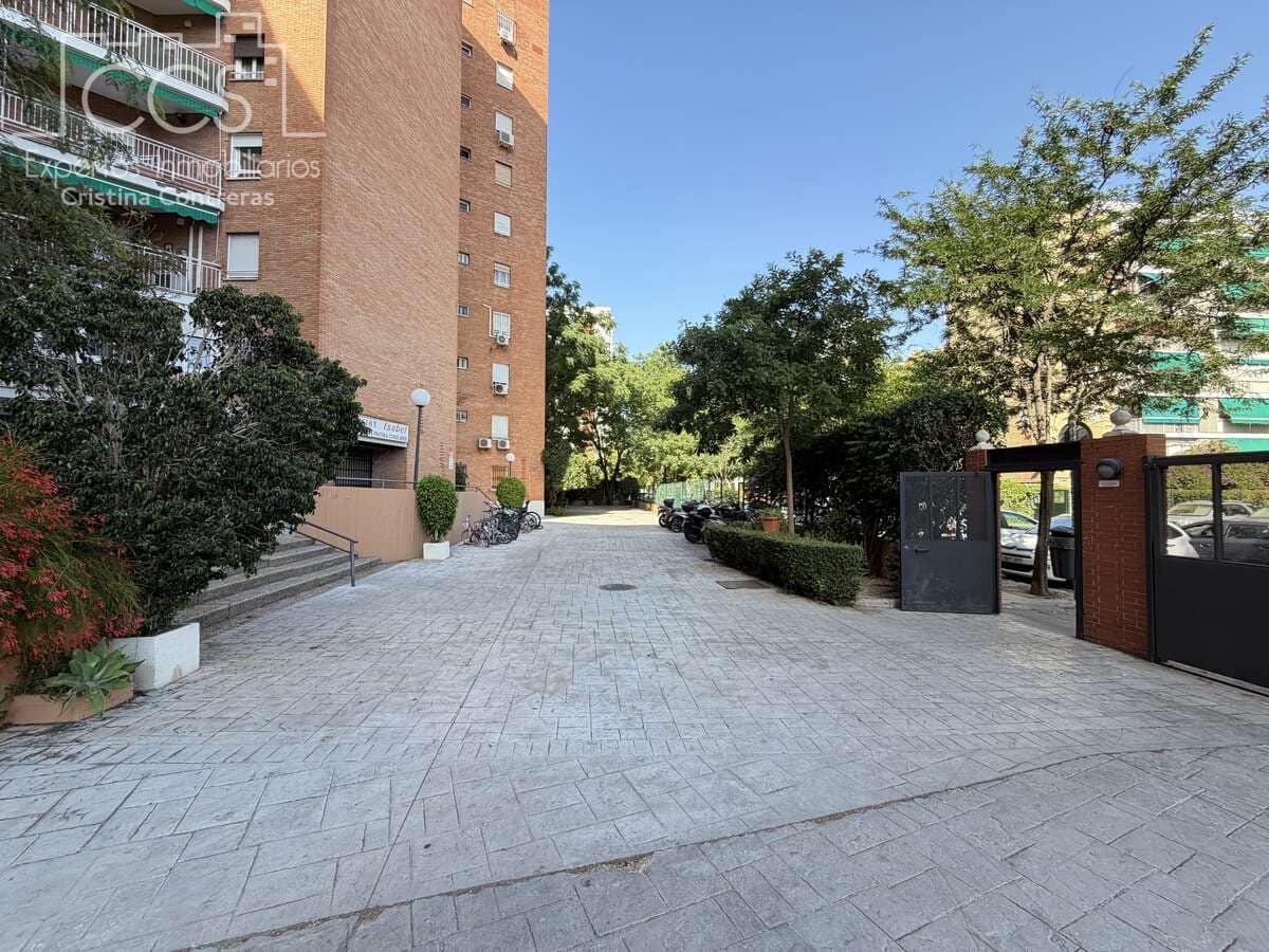 3 bedroom Flat for sale in Seville city - € 415,000 (Ref: 9919207)