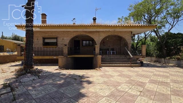 Chalet de 4 habitaciones en Mairena del Alcor en venta con piscina garaje - 330.000 € (Ref: 9972544)