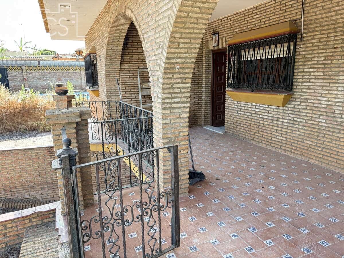 4 bedroom Villa for sale in Mairena del Alcor with pool garage - € 330,000 (Ref: 9972544)
