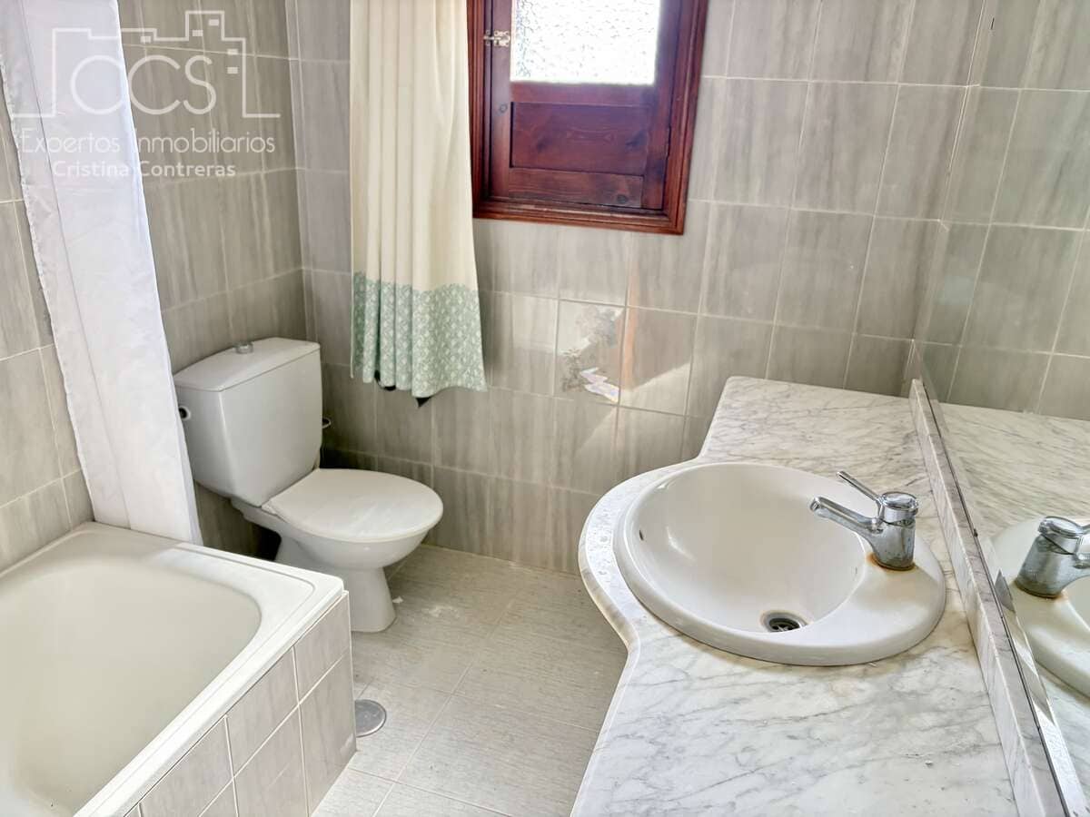 4 bedroom Villa for sale in Mairena del Alcor with pool garage - € 330,000 (Ref: 9972544)
