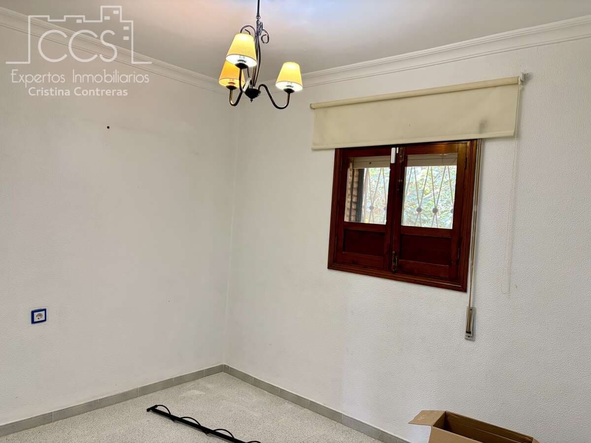 4 bedroom Villa for sale in Mairena del Alcor with pool garage - € 330,000 (Ref: 9972544)