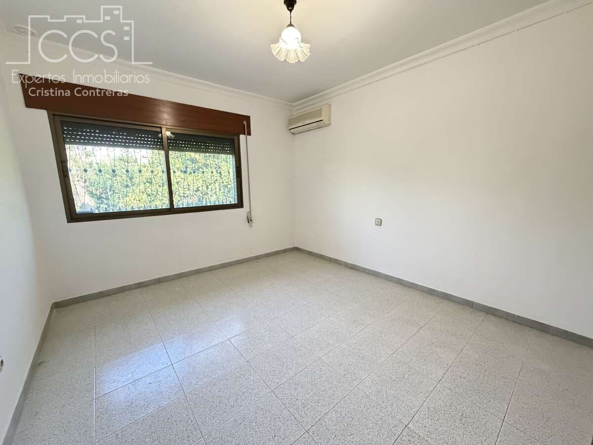 4 bedroom Villa for sale in Mairena del Alcor with pool garage - € 330,000 (Ref: 9972544)