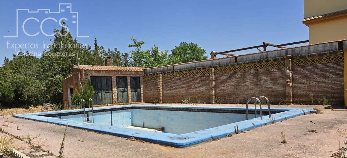 4 bedroom Villa for sale in Mairena del Alcor with pool garage - € 330,000 (Ref: 9972544)