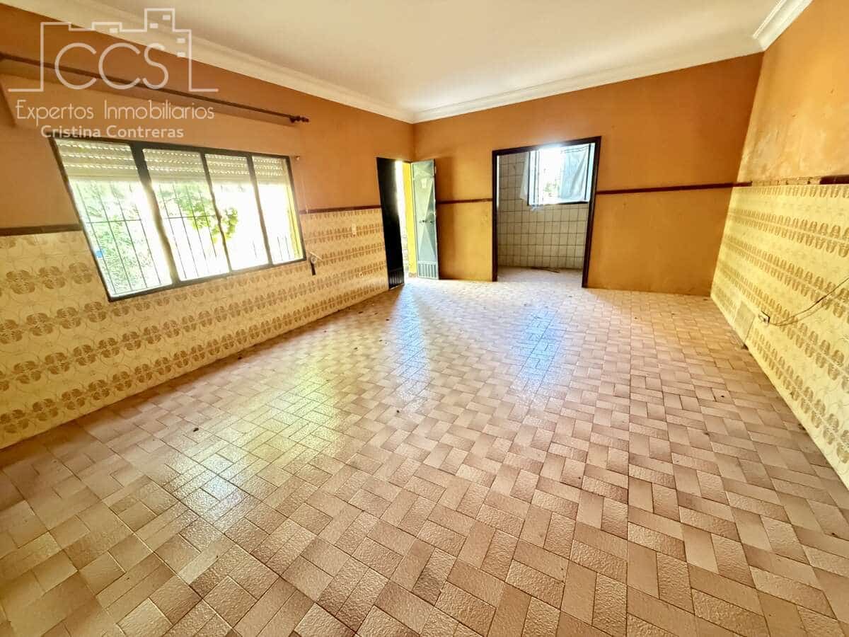 4 bedroom Villa for sale in Mairena del Alcor with pool garage - € 330,000 (Ref: 9972544)