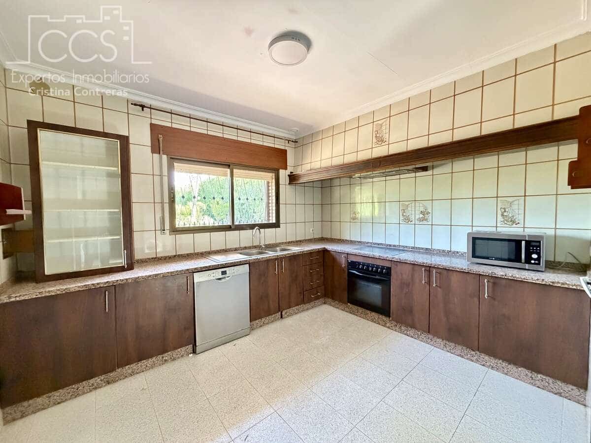 4 bedroom Villa for sale in Mairena del Alcor with pool garage - € 330,000 (Ref: 9972544)