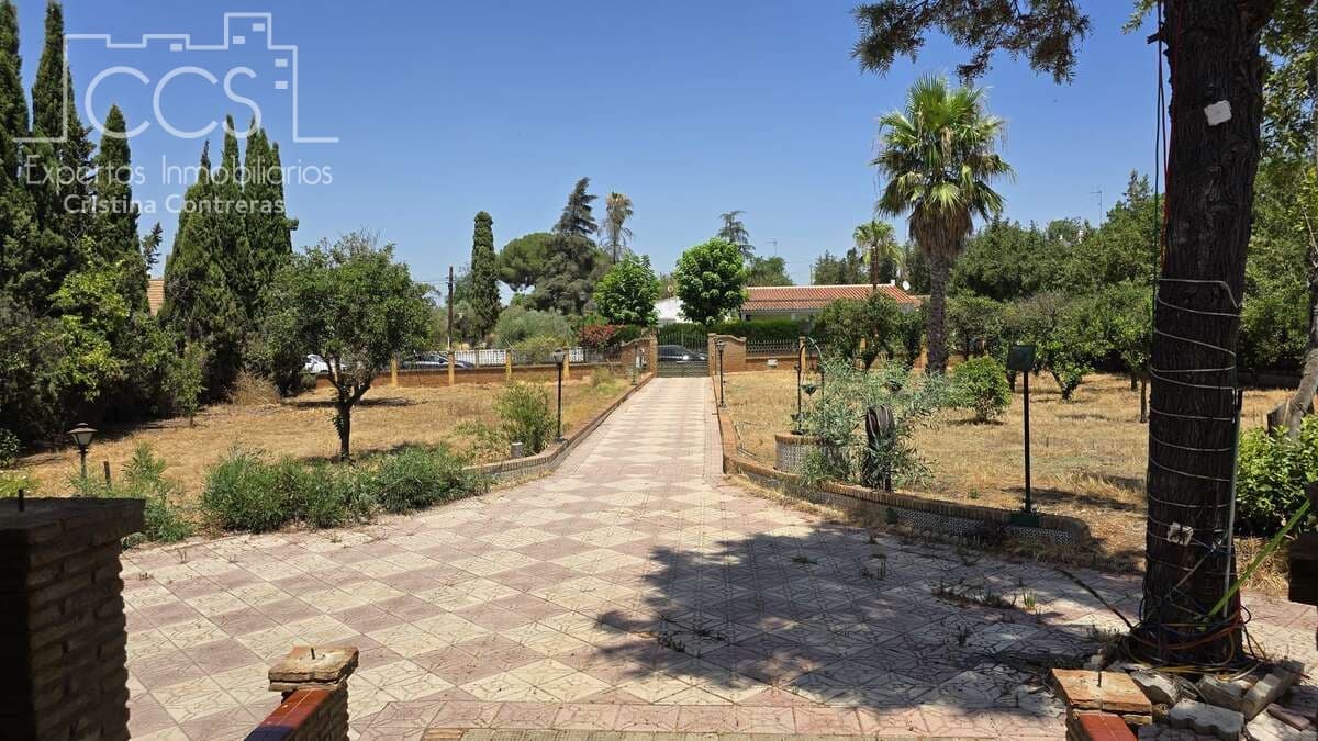 4 bedroom Villa for sale in Mairena del Alcor with pool garage - € 330,000 (Ref: 9972544)