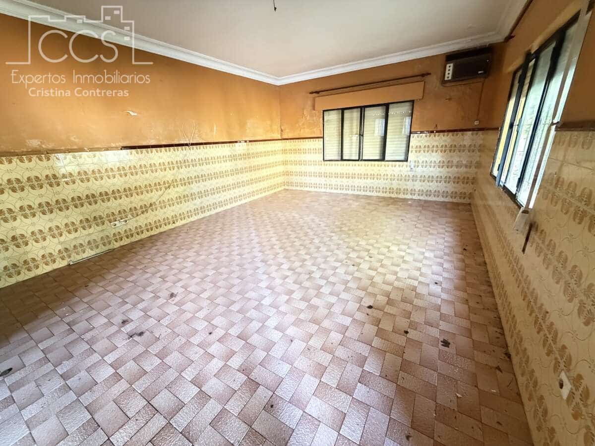 4 bedroom Villa for sale in Mairena del Alcor with pool garage - € 330,000 (Ref: 9972544)