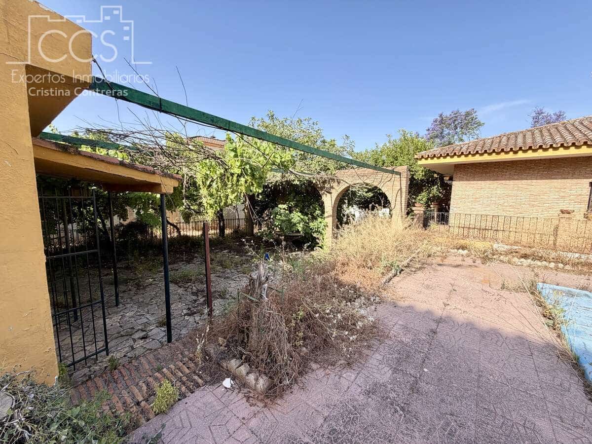 4 bedroom Villa for sale in Mairena del Alcor with pool garage - € 330,000 (Ref: 9972544)