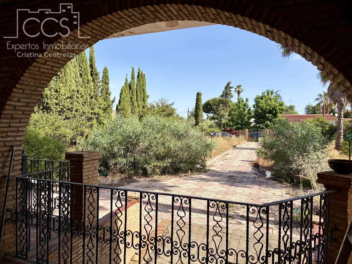 4 bedroom Villa for sale in Mairena del Alcor with pool garage - € 330,000 (Ref: 9972544)