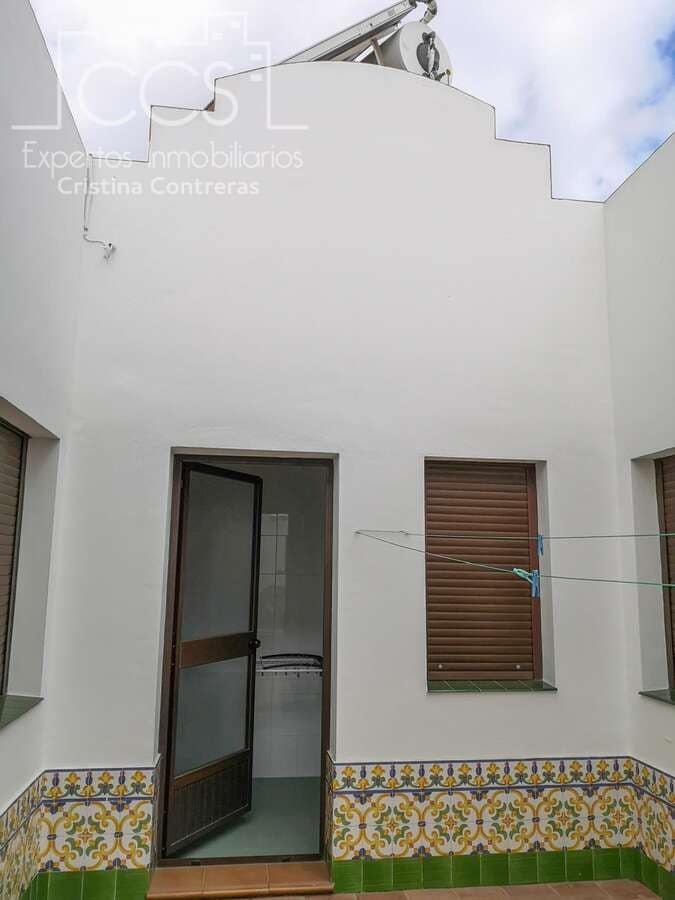6 bedroom Townhouse for sale in Bollullos Par del Condado with pool garage - € 700,000 (Ref: 9976685)