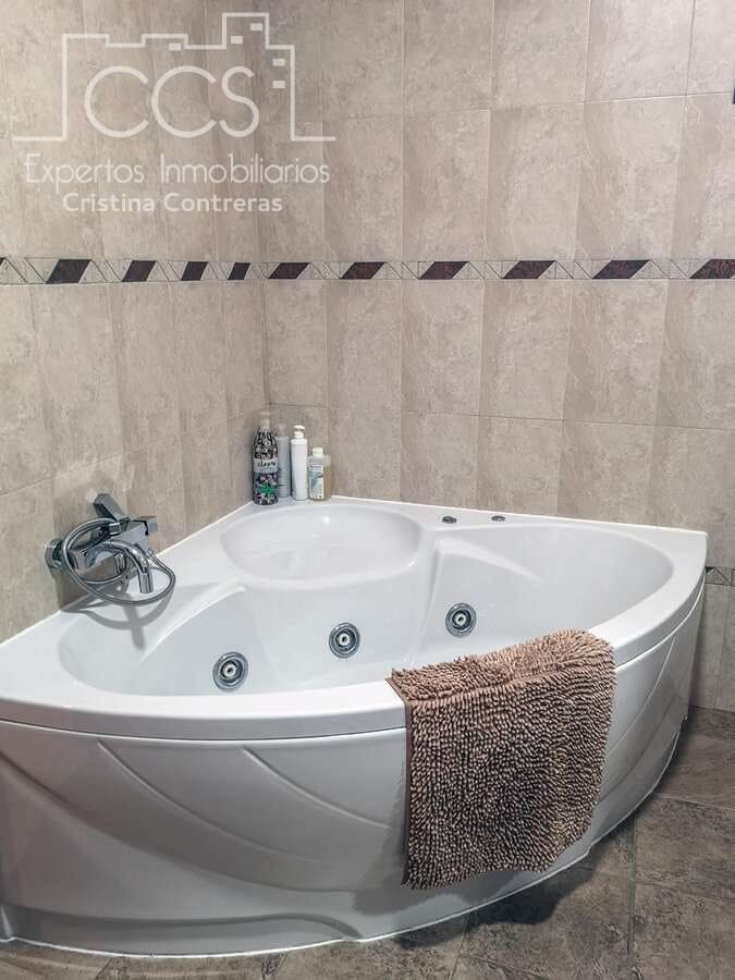 6 bedroom Townhouse for sale in Bollullos Par del Condado with pool garage - € 700,000 (Ref: 9976685)
