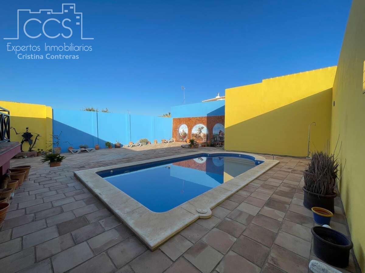 6 bedroom Townhouse for sale in Bollullos Par del Condado with pool garage - € 700,000 (Ref: 9976685)