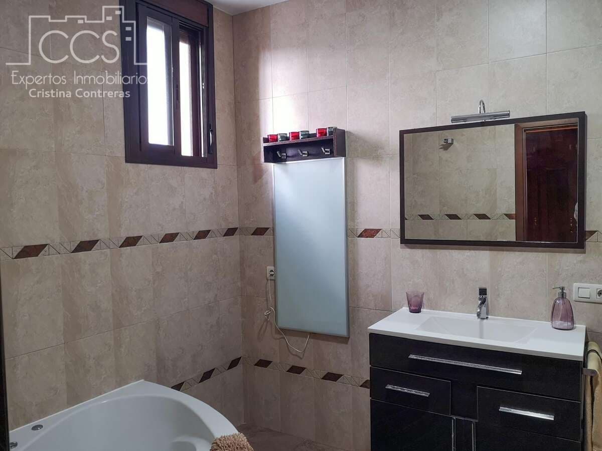 6 bedroom Townhouse for sale in Bollullos Par del Condado with pool garage - € 700,000 (Ref: 9976685)