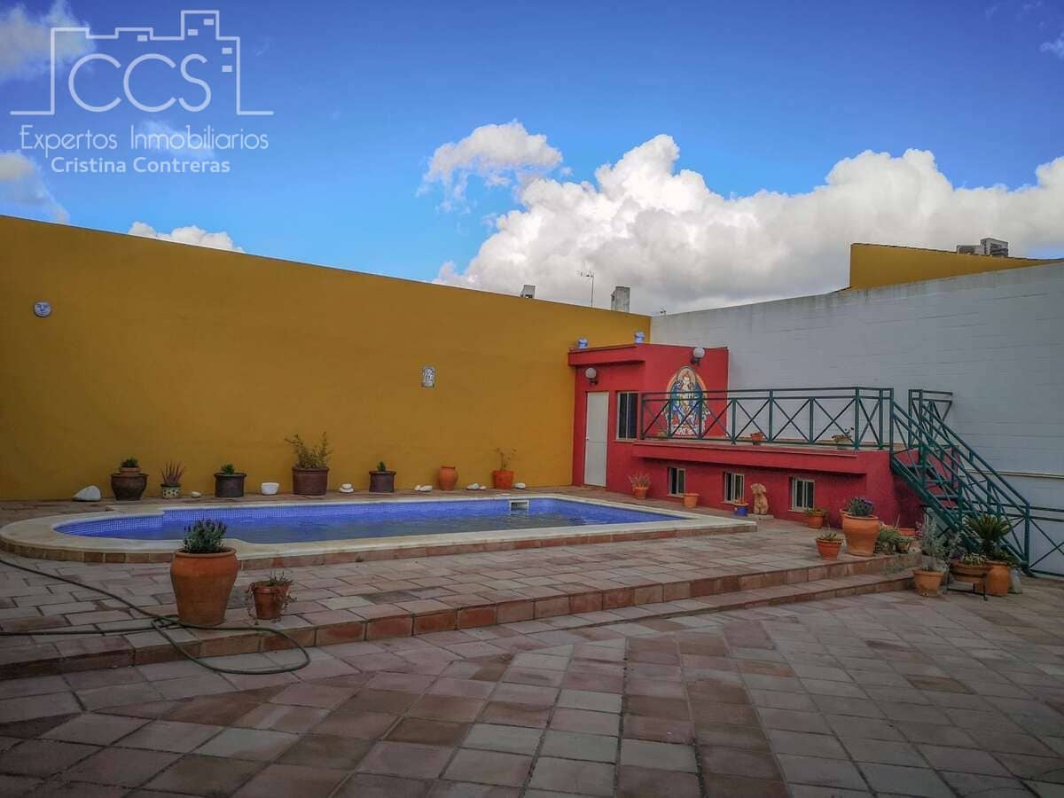 6 bedroom Townhouse for sale in Bollullos Par del Condado with pool garage - € 700,000 (Ref: 9976685)