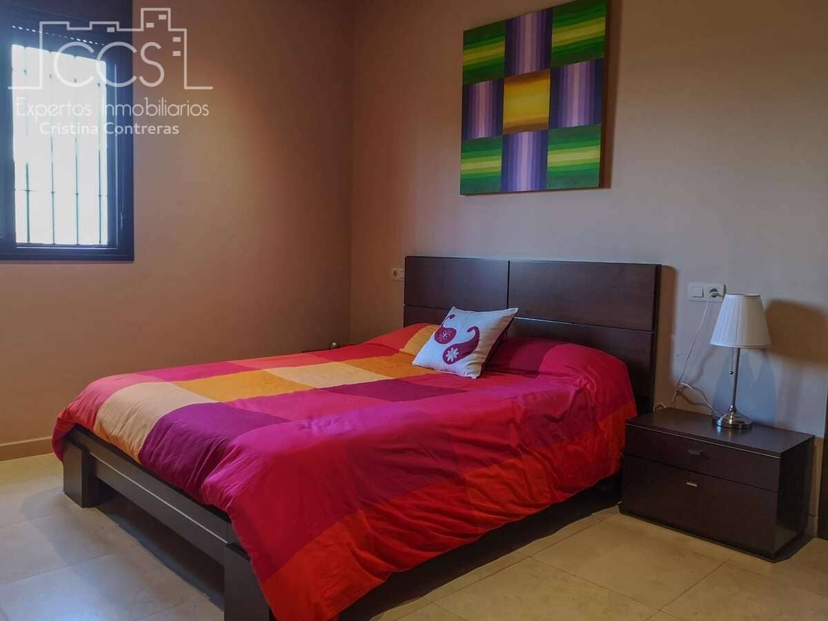 6 bedroom Townhouse for sale in Bollullos Par del Condado with pool garage - € 700,000 (Ref: 9976685)