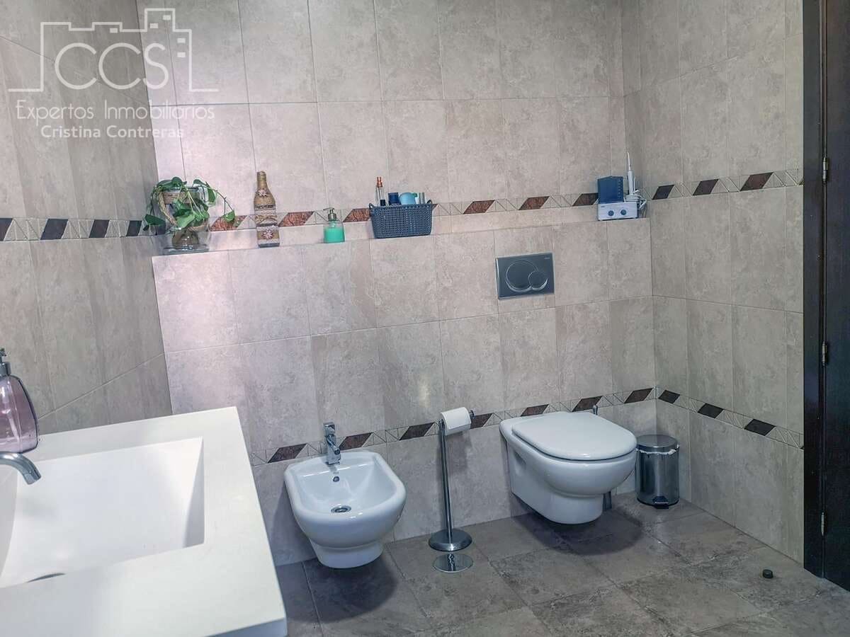 6 bedroom Townhouse for sale in Bollullos Par del Condado with pool garage - € 700,000 (Ref: 9976685)