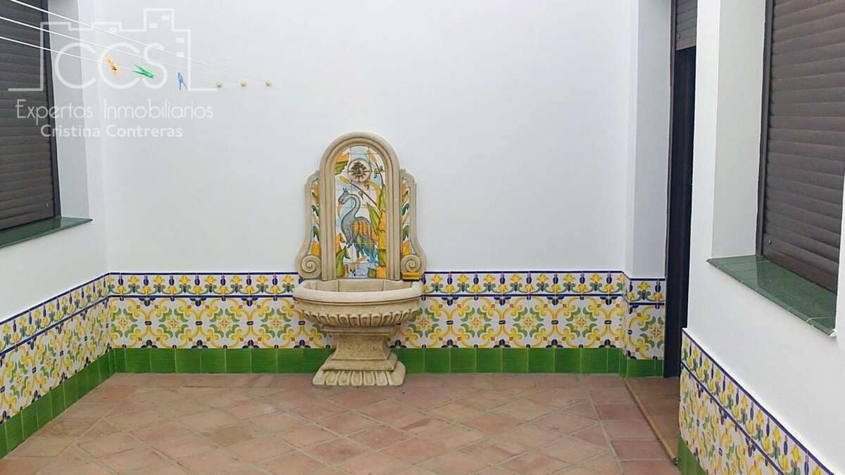 6 bedroom Townhouse for sale in Bollullos Par del Condado with pool garage - € 700,000 (Ref: 9976685)