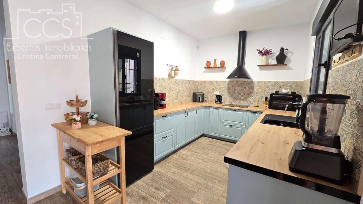 4 bedroom Finca/Country House for sale in Pilas with pool - € 320,000 (Ref: 9984229)