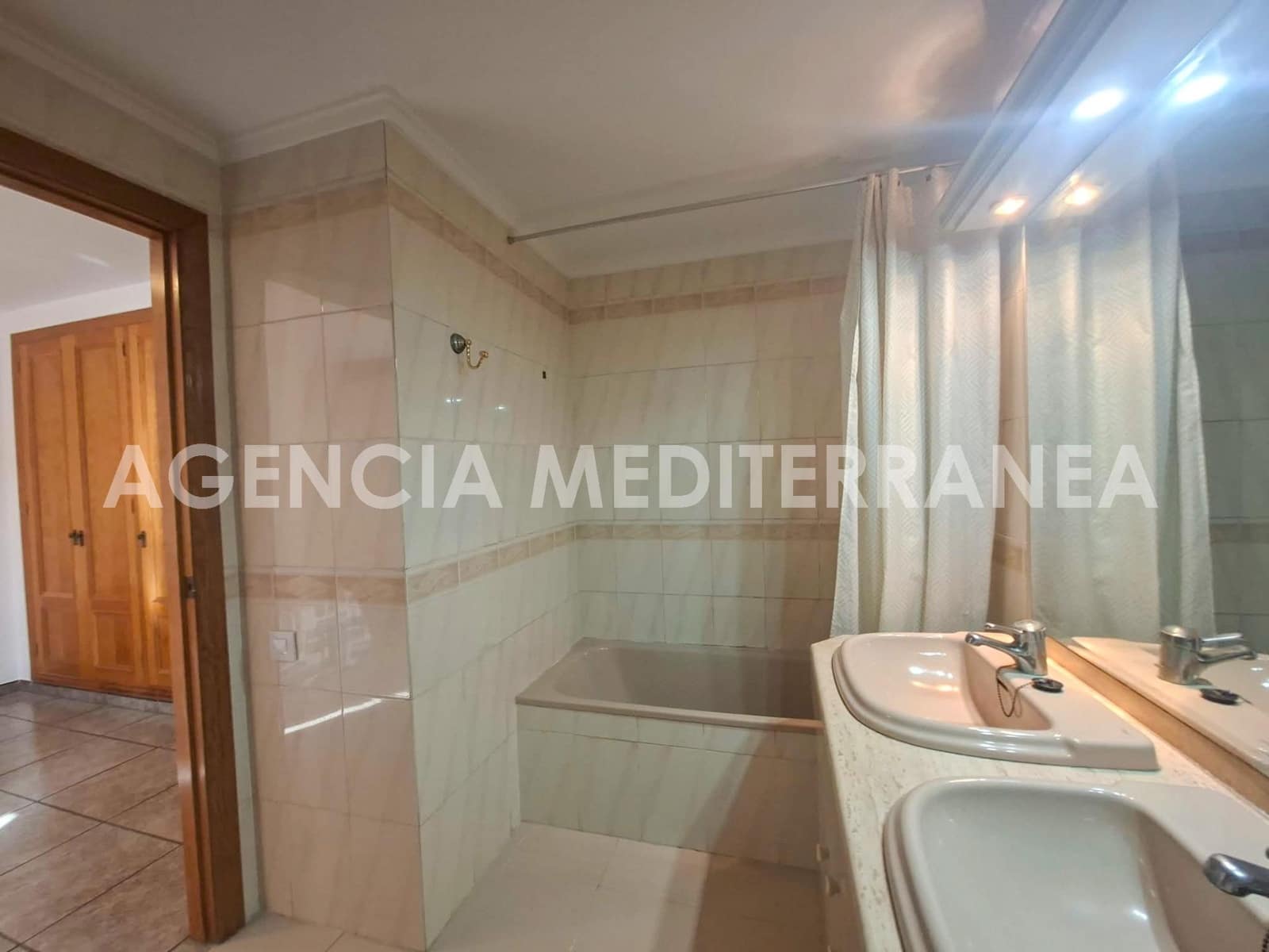 5 quarto Moradia em Banda para venda em Paiporta com garagem - 530 000 € (Ref: 10047442)