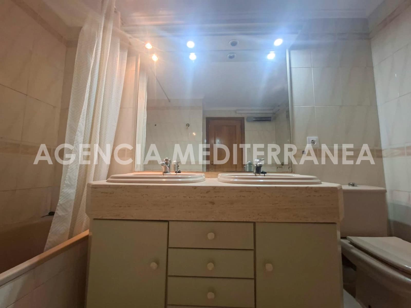 5 quarto Moradia em Banda para venda em Paiporta com garagem - 530 000 € (Ref: 10047442)