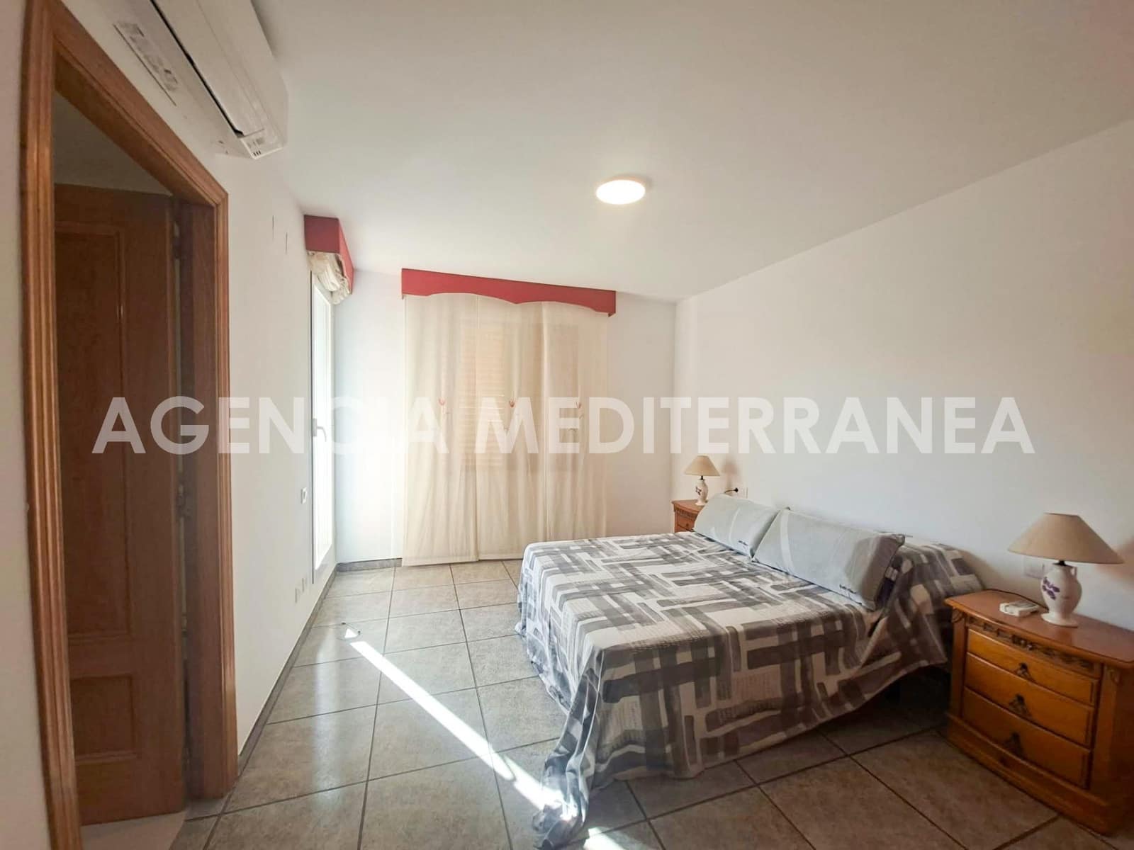 5 quarto Moradia em Banda para venda em Paiporta com garagem - 530 000 € (Ref: 10047442)