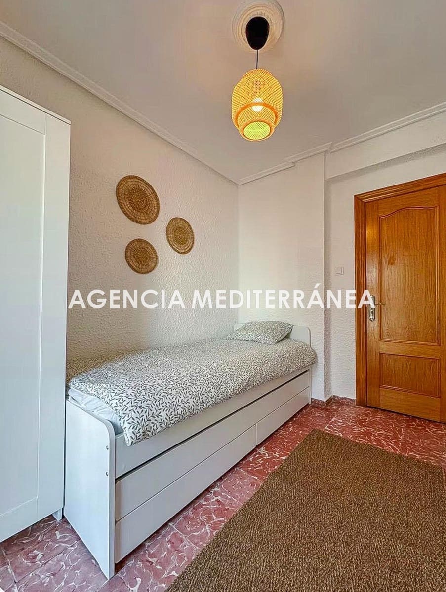 4 bedroom Flat for rent in Valencia city - € 1,400 (Ref: 10047443)