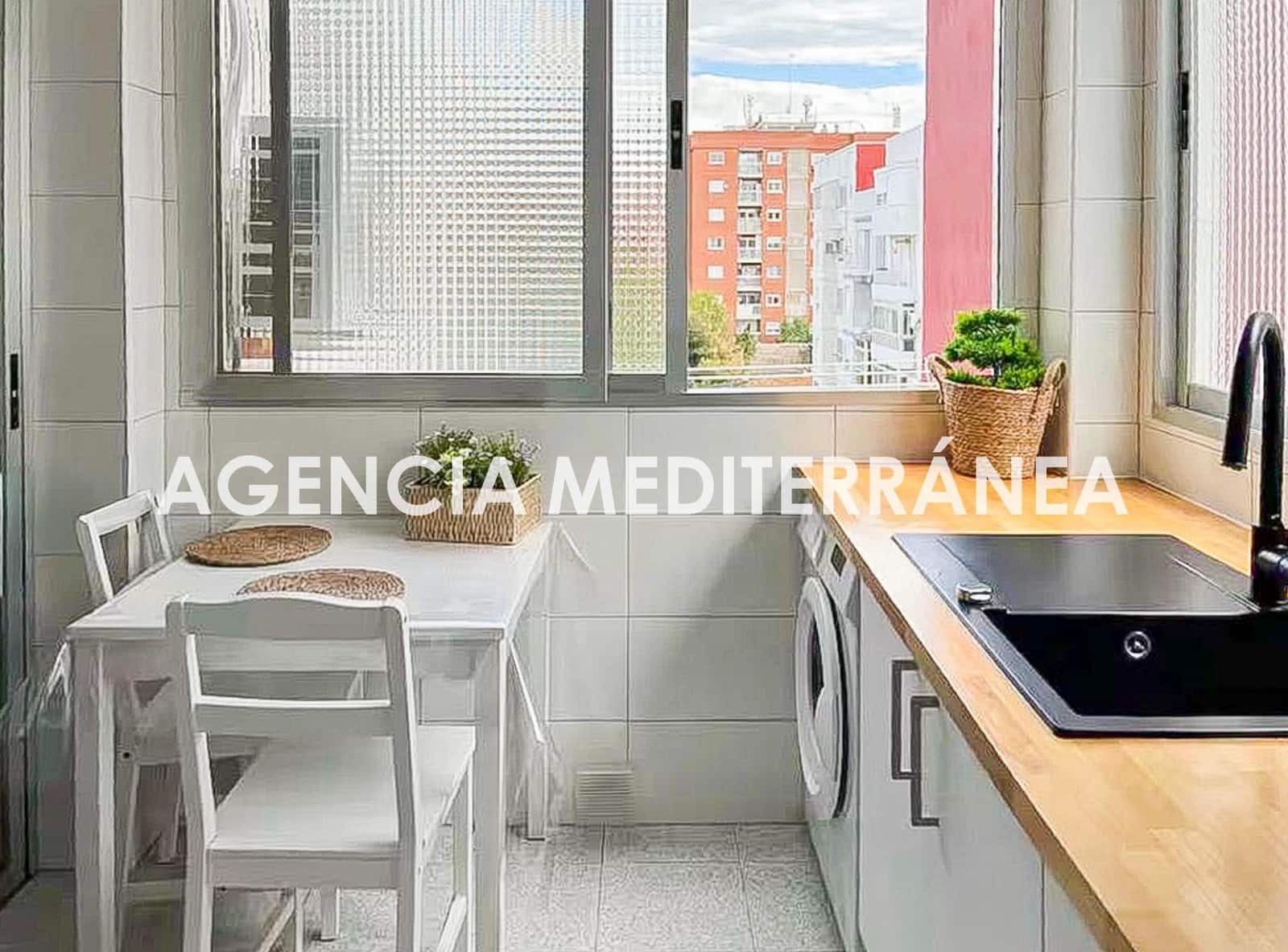 4 bedroom Flat for rent in Valencia city - € 1,400 (Ref: 10047443)