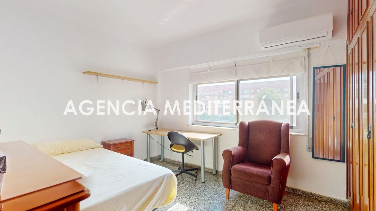 4 bedroom Flat for sale in Valencia city - € 415,000 (Ref: 10064779)