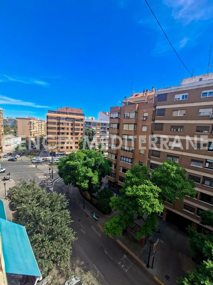 4 bedroom Flat for sale in Valencia city - € 348,000 (Ref: 10094810)