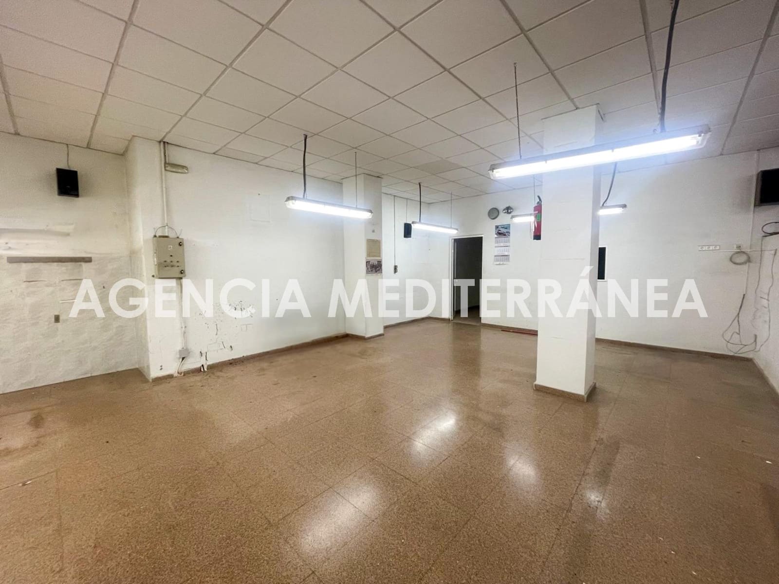 Erhverv til salg i Valencia by - € 199.000 (Ref: 10136185)