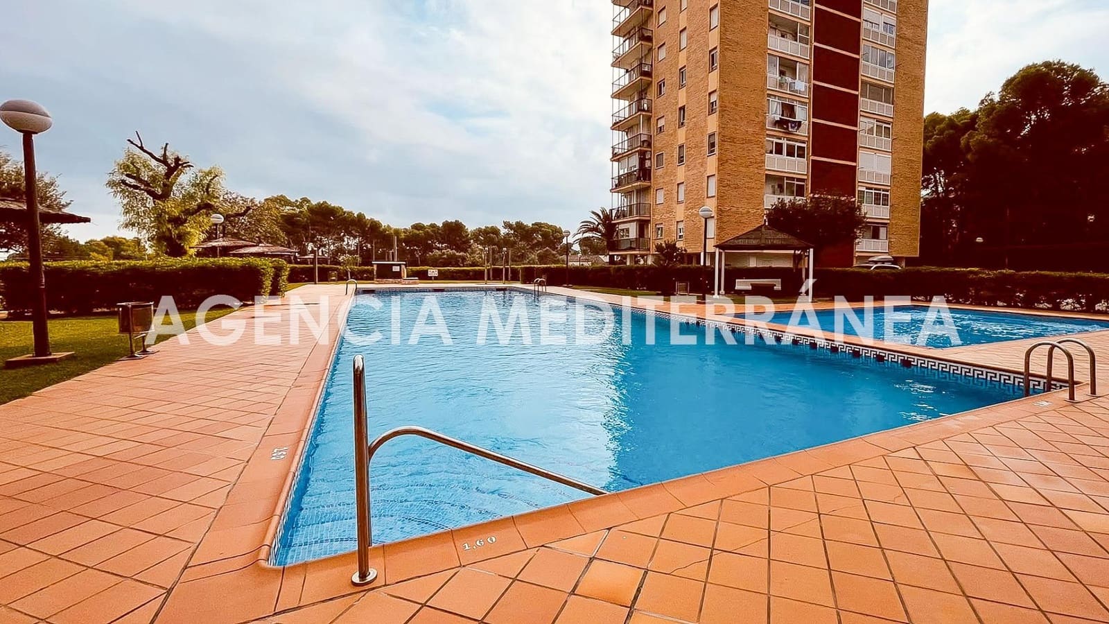 2 makuuhuone Huoneisto myytävänä paikassa Denia mukana uima-altaan 
autotalli - 360 000 € (Ref: 10139817)