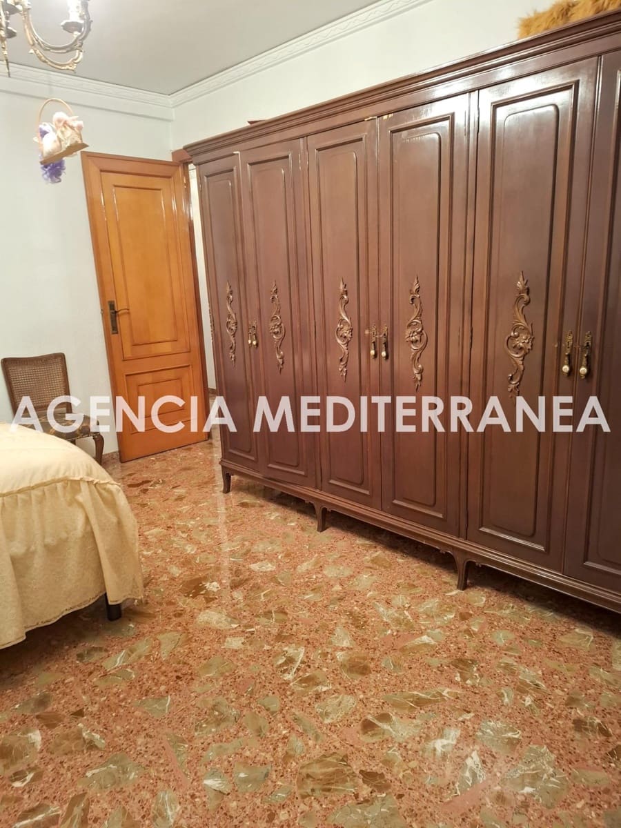 8 soverom Leilighet til salgs i Oliva med garasje - € 306 000 (Ref: 10168551)