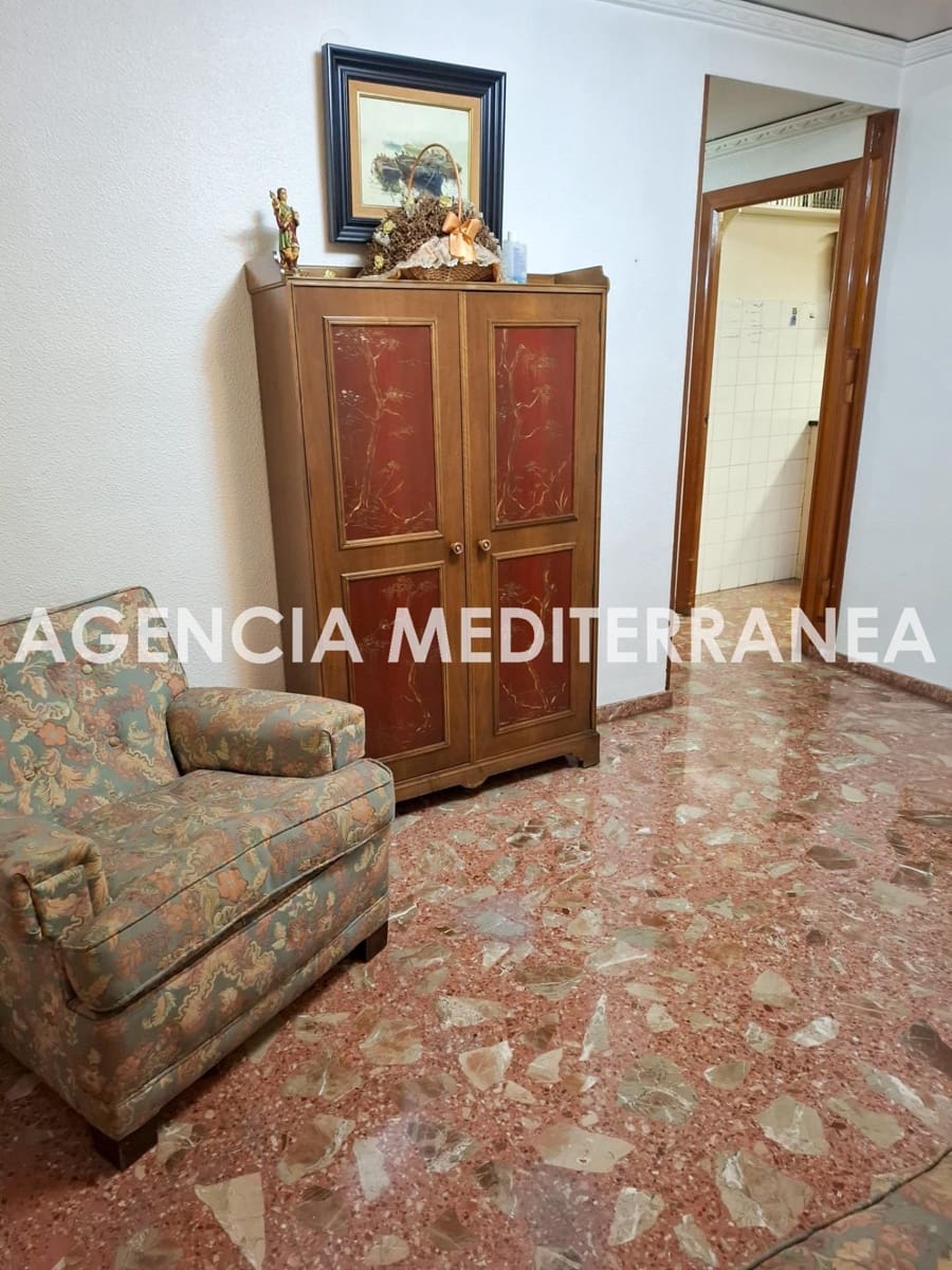 8 soverom Leilighet til salgs i Oliva med garasje - € 306 000 (Ref: 10168551)