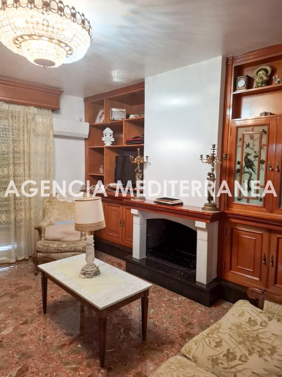 8 soverom Leilighet til salgs i Oliva med garasje - € 306 000 (Ref: 10168551)