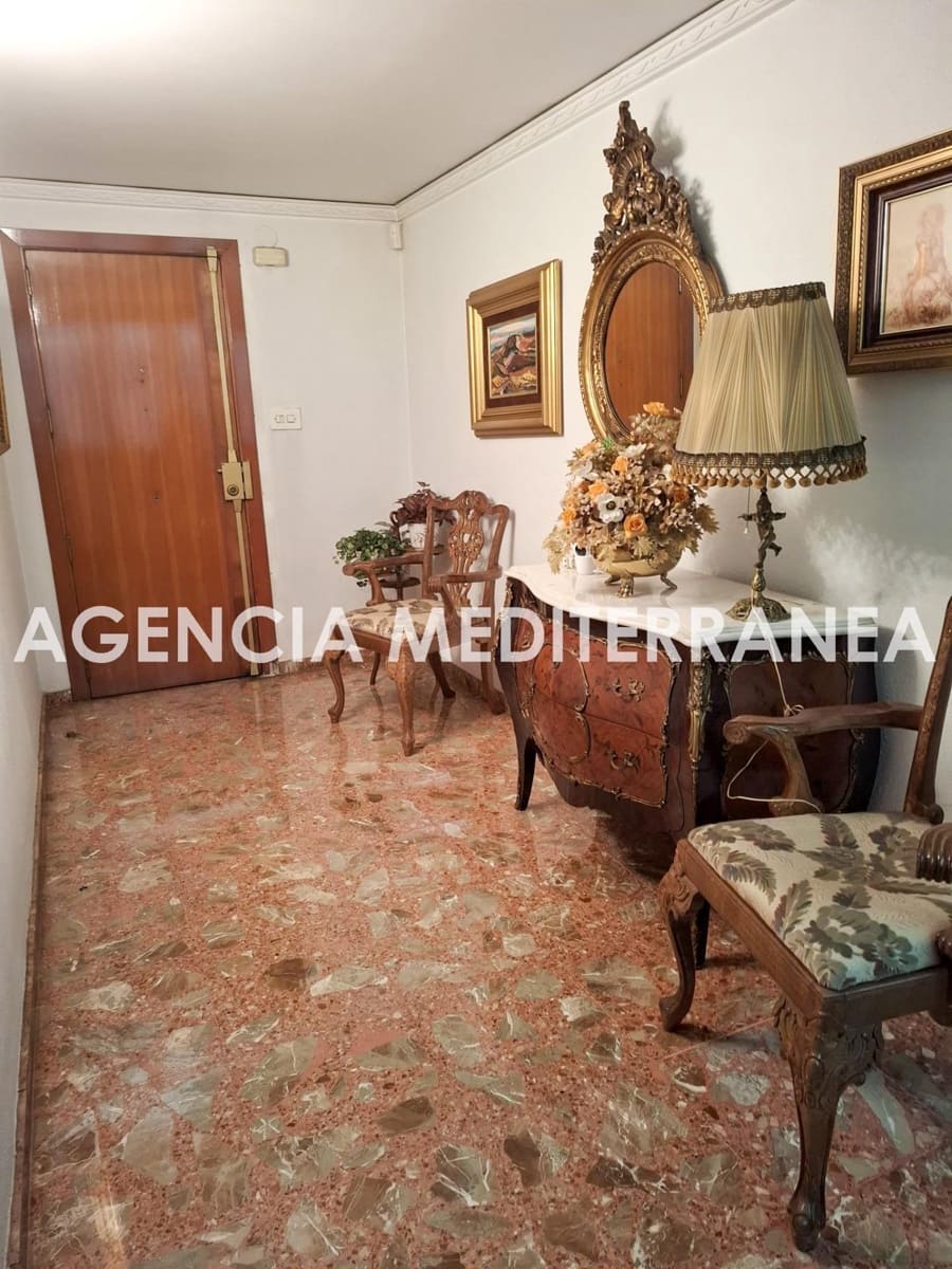 8 soverom Leilighet til salgs i Oliva med garasje - € 306 000 (Ref: 10168551)