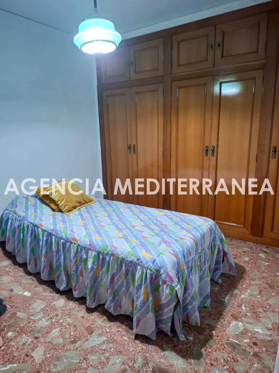 8 soverom Leilighet til salgs i Oliva med garasje - € 306 000 (Ref: 10168551)