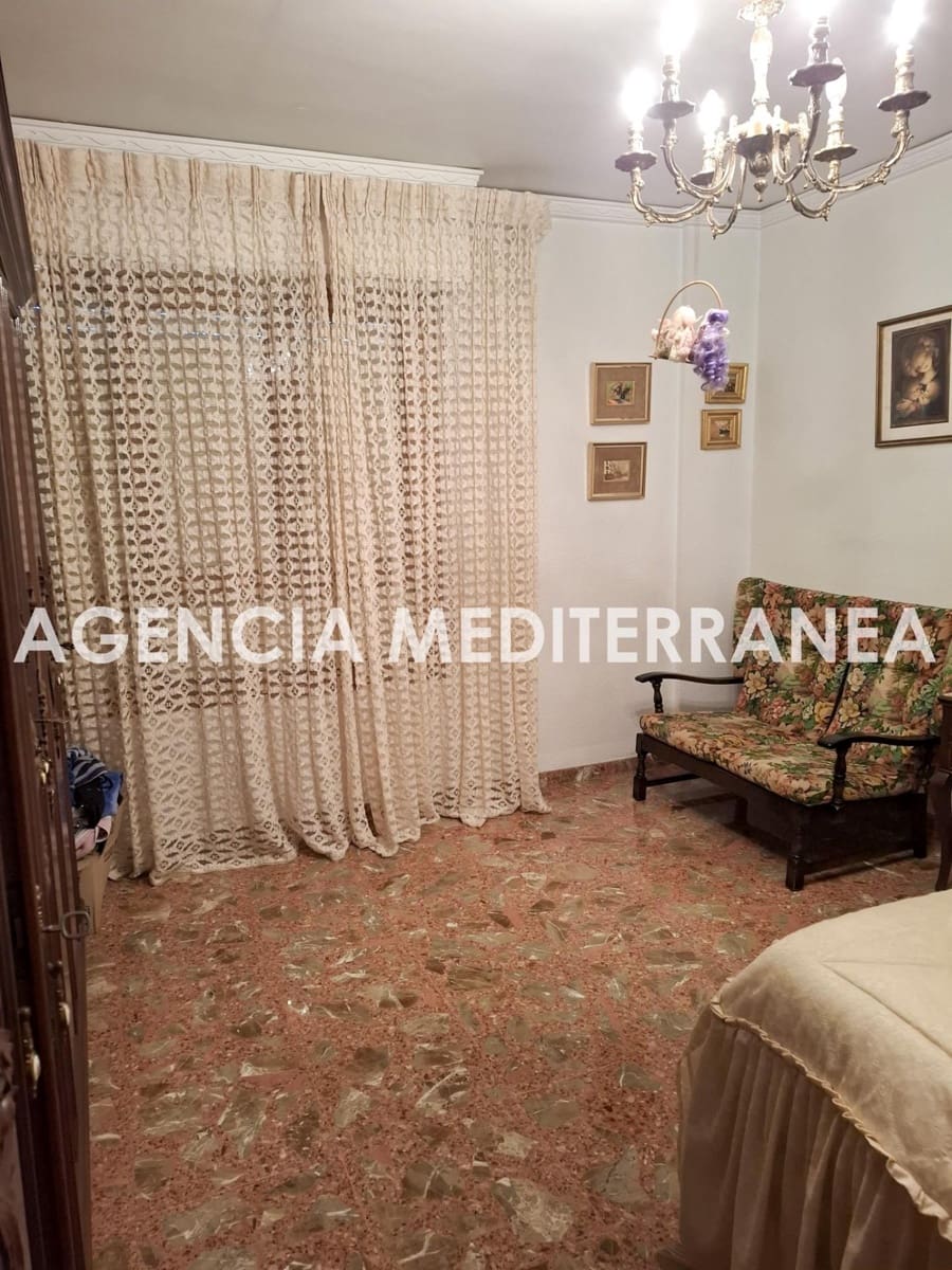 8 soverom Leilighet til salgs i Oliva med garasje - € 306 000 (Ref: 10168551)
